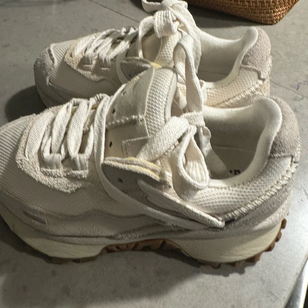 uggsSneakers - Picture 1 of 12